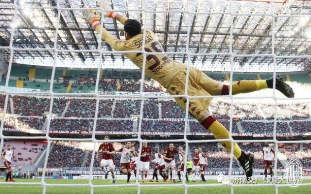 早在他初露 早在他初露