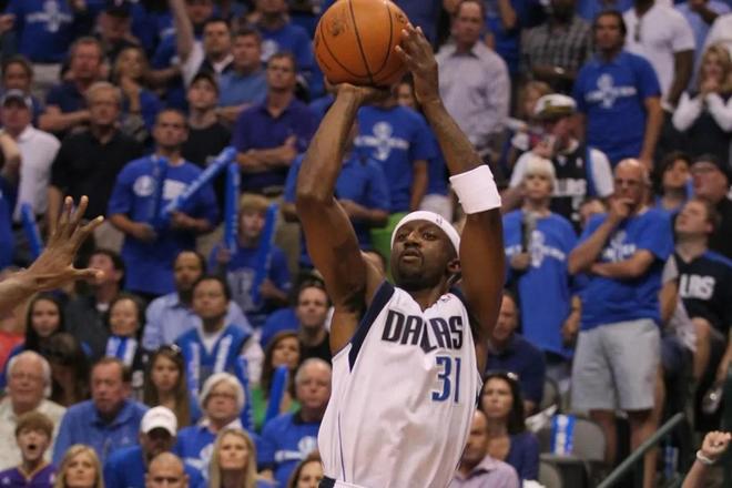 狂轰366三分连创新高：法国队长引大逆转尼克斯两年1200万不亏