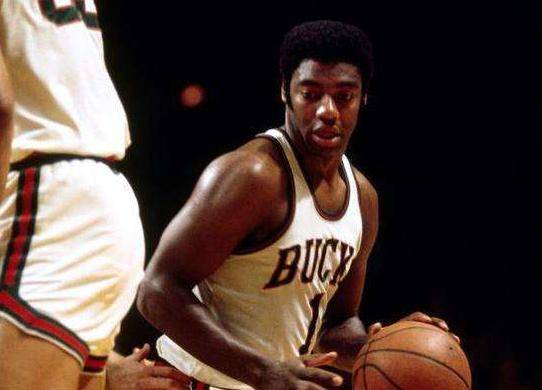 体育官方：广东宏远签约特雷蒙特·沃特斯