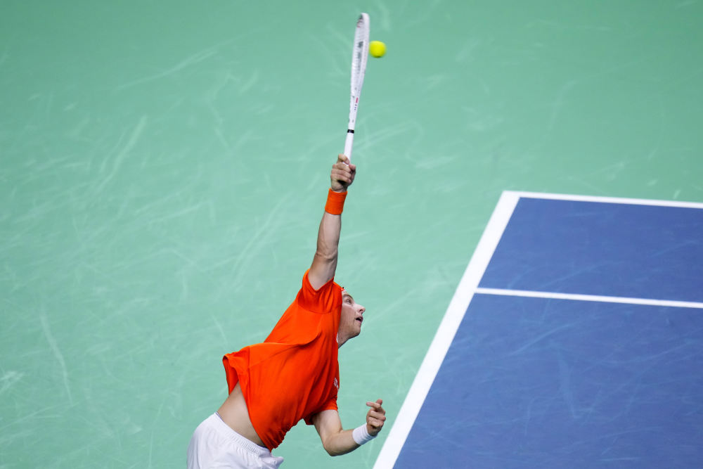 详解G5赛后冲突：光头球迷掌掴脚踹引警方介入 杭州赛区难逃重罚